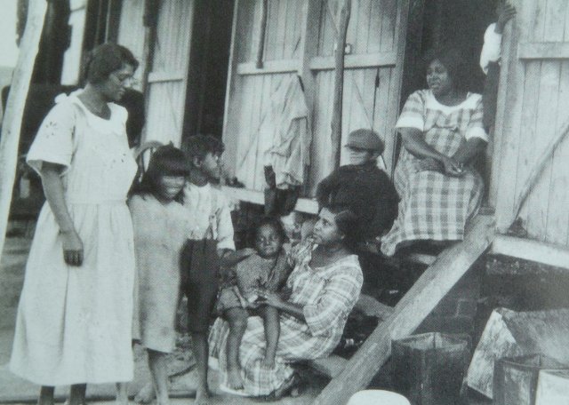 Aboriginal family at Middle Harbour 1924, courtesy of Father O'Donnell, Dublin